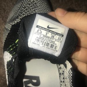 Nike Shoes - Nike fly knit running shoes 7 women’s Nike Shoes - Nike fly knit running shoes 7 women’s